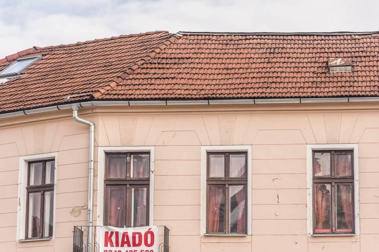 Nehéz eladni, kiadni a Petőfi utcai ingatlanokat