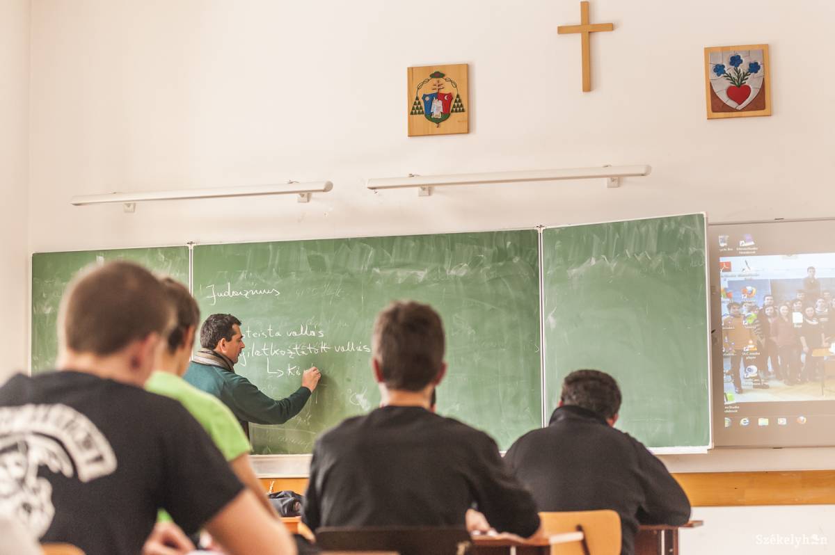 Több munkával kereshetik meg az oktatásban dolgozók a korábbi fizetésüket. Képünk illusztráció •  Fotó: Veres Nándor