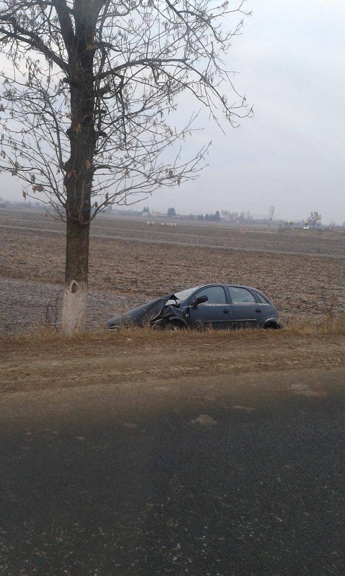 Kifogott a kanyar a fiatal sofőrön