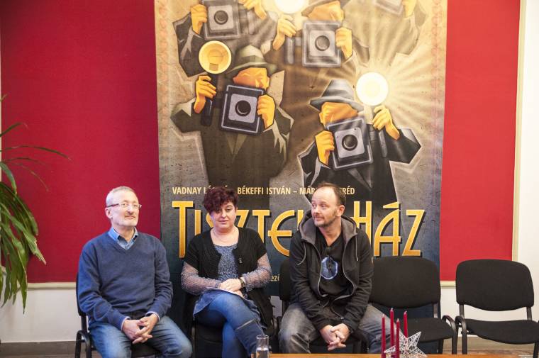 Tisztelt ház – zenés vígjátékot mutat be a Csíki Játékszín