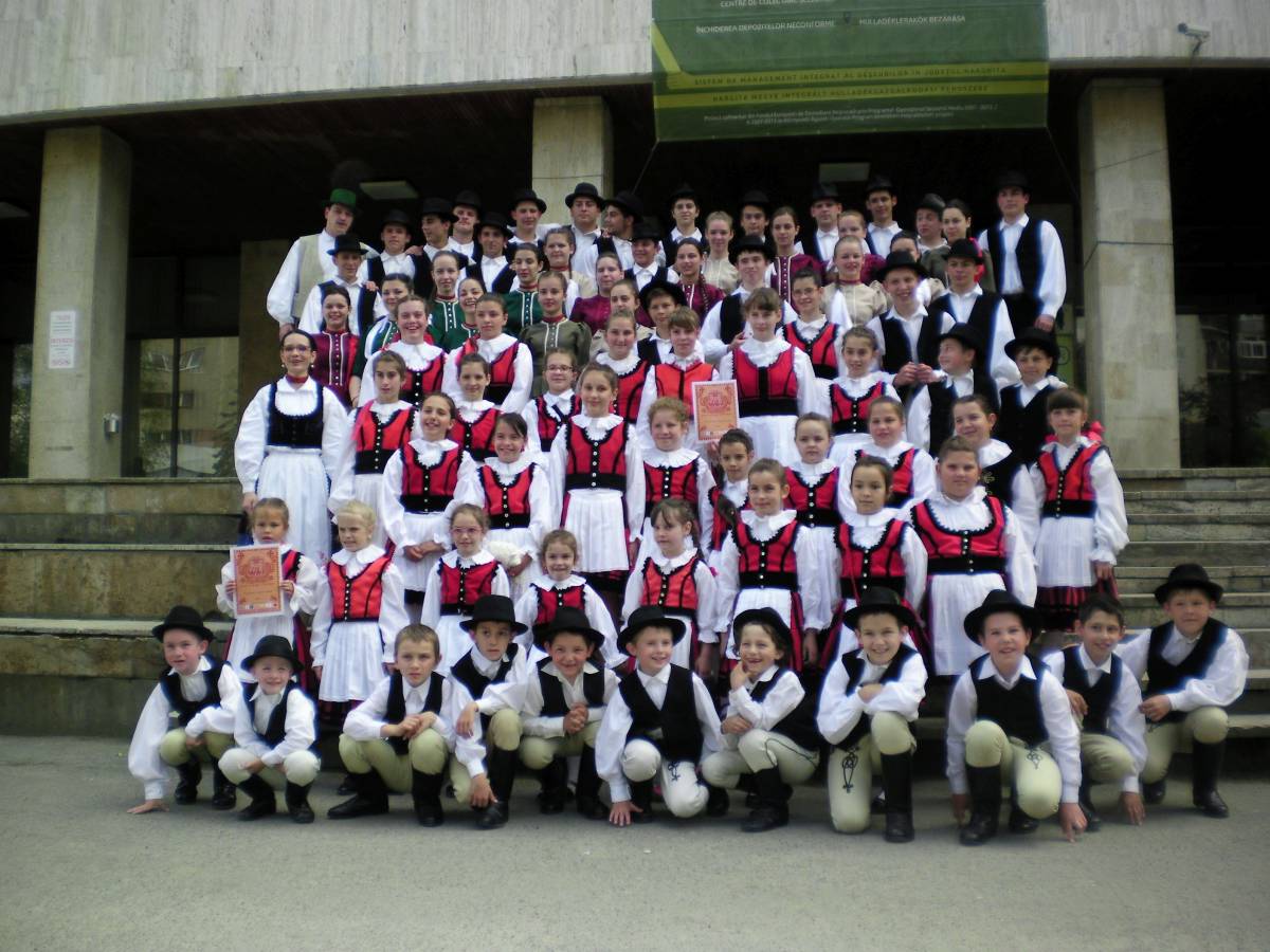 •  Fotó: Vadrózsa Néptánccsoport