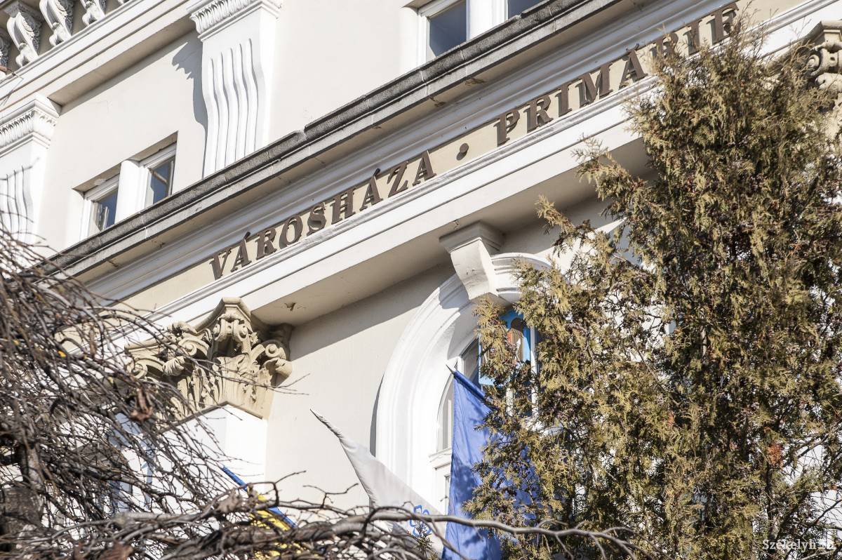 A bírósági ítélet csak az egyik feliratról rendelkezik. Levétel csak engedéllyel. Archív •  Fotó: Veres Nándor