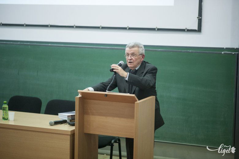 Péntek János kolozsvári nyelvész, akadémikus szerint szakemberek körében gyakorlatilag nincs vita a magyar nyelv eredetét illetően •  Fotó: Veres Nándor
