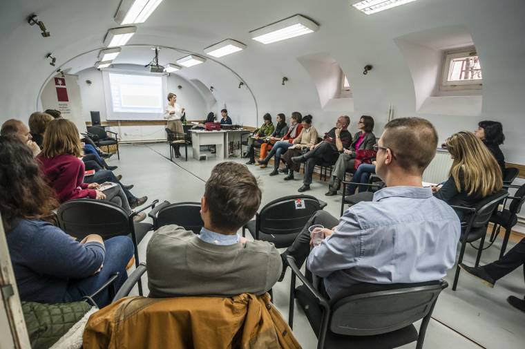 A kiállításrendezés alapjaival ismertették meg a jelenlevőket