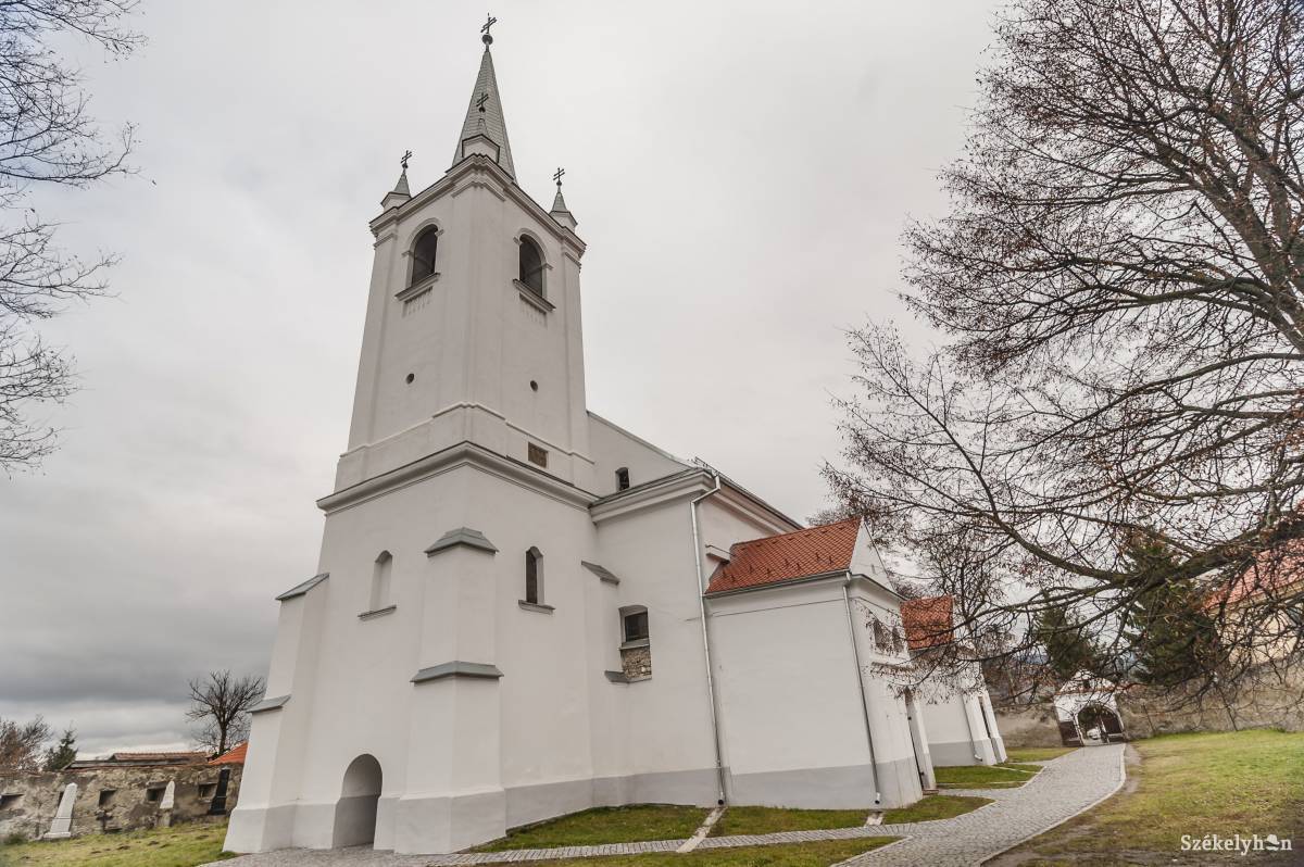 A csíkszentmártoni műemlék templom. A térség műemlékeinek többségét szakszerűen újították fel. Archív •  Fotó: Veres Nándor