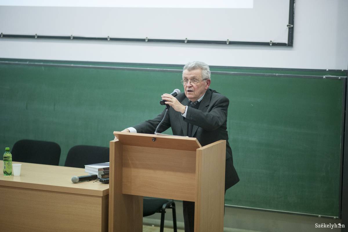 Péntek János nyelvészprofesszor &bullet;  Fotó: Veres Nándor