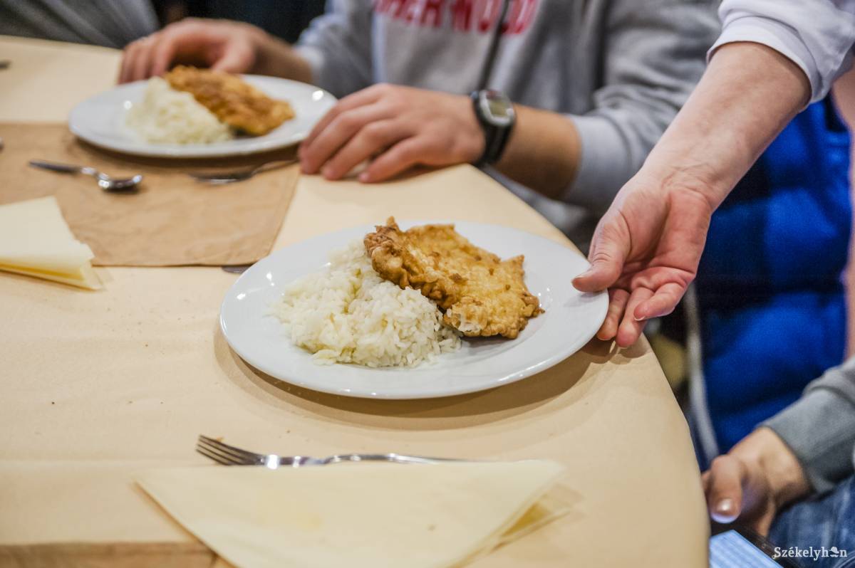 A felesleges élelmiszerek értékesítésének lehetősége jelentősen visszaszorítaná az élelmiszerpazarlást a vendéglőkben. Képünk illusztráció • Fotó: Veres Nándor