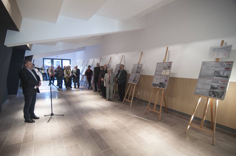 Kiállítás nyílt az 1956-os forradalomról Csíkszeredában