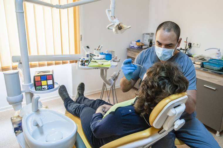 A fogorvos, akinél „abszolút nem jöhetett szóba”, hogy kivándoroljon