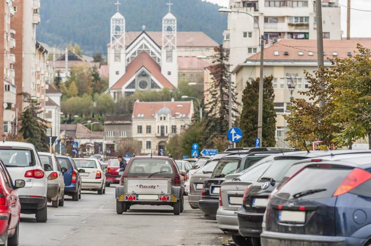 Hiába kapcsolja be a vészvillogót, nem ússza meg a bírságot