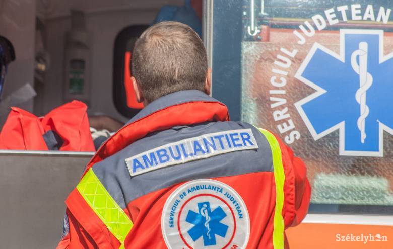 Sokszor lelkileg megterheli a mentősöket egy súlyos beteg ellátása, a baleseteknél együttéreznek a hozzátartozókkal, akik elvesztették szeretteiket. A sok munka és stressz mellett ez is meghatározó tényező a burnout kialakulásában •  Fotó: Pinti Attila