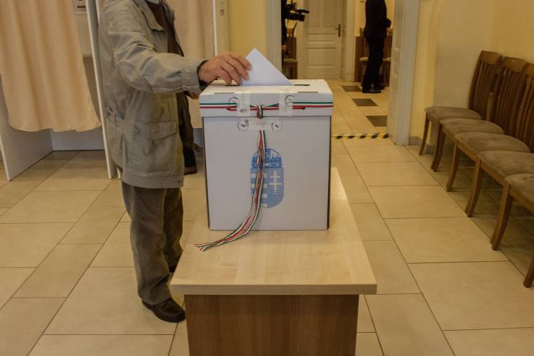 Nem lehet népszavazás Magyarországon a külhoniak szavazati jogának megvonásáról