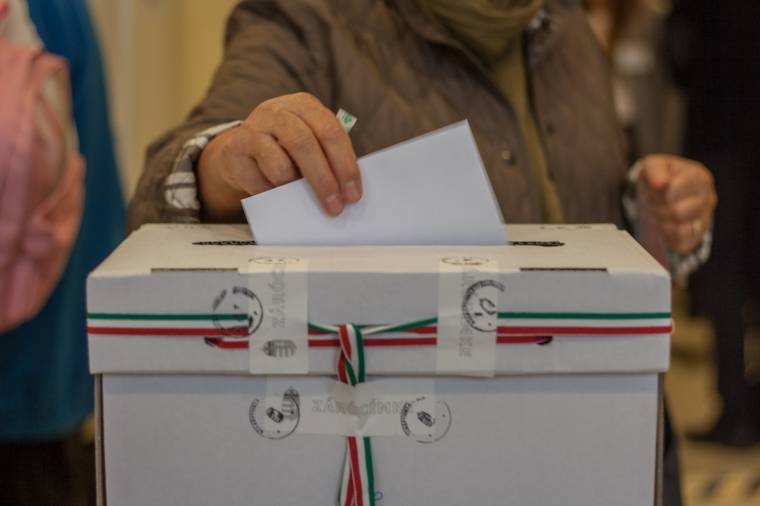 Sokan szavaznak Magyarország Csíkszeredai Főkonzulátusán
