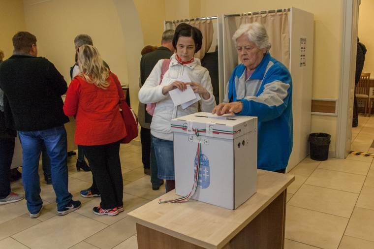Közel negyvenszázalékos részvétel a népszavazáson magyar idő szerint 17.30-ig