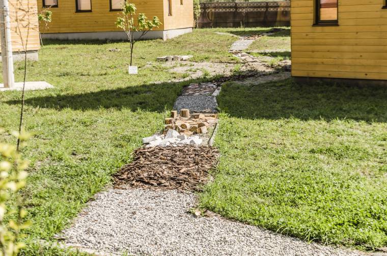 Zöld Központ minierdővel és terápiás ösvénnyel