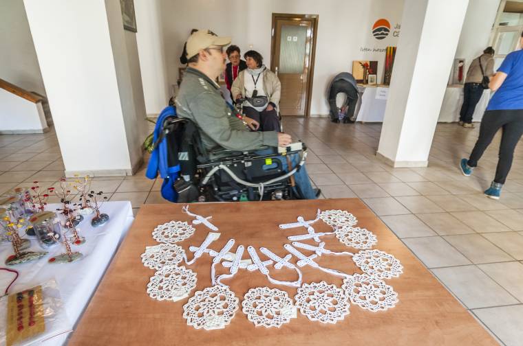 Kézimunkáikat mutatták meg a fogyatékkal élők