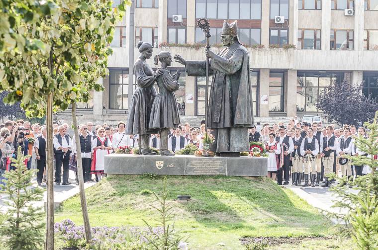 Élő Rózsafüzér-zarándoklat Csíkszeredában