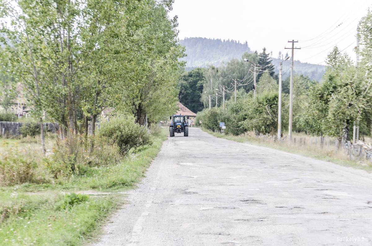 Javításra szorul a kátyús útszakasz. Nyáron végzik el a munkát &bullet;  Fotó: Gecse Noémi