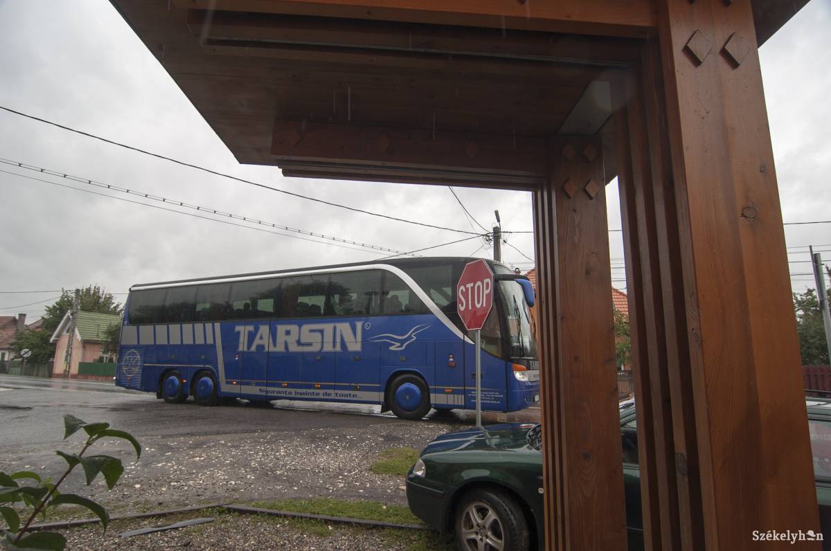 Buszra várt a közelben történt ütközés áldozata. Illusztráció •  Fotó: Veres Nándor