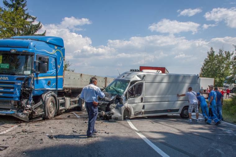 Baleset miatt nehézkes a közlekedés Csíkszereda közelében