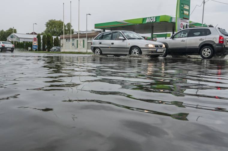 Ismét „tóvá változott” a Brassói út egy része
