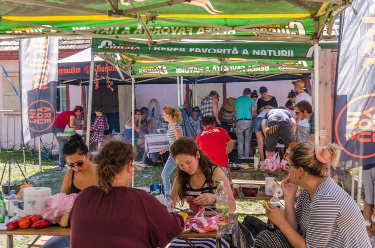 Karitatív főzicskézés az Ólomfesten