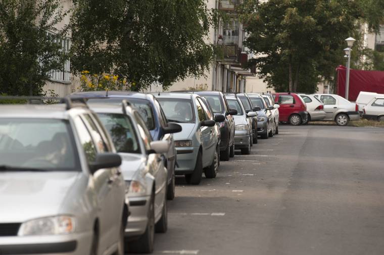 Csökken az ingyenes parkolóhelyek száma Sepsiszentgyörgyön