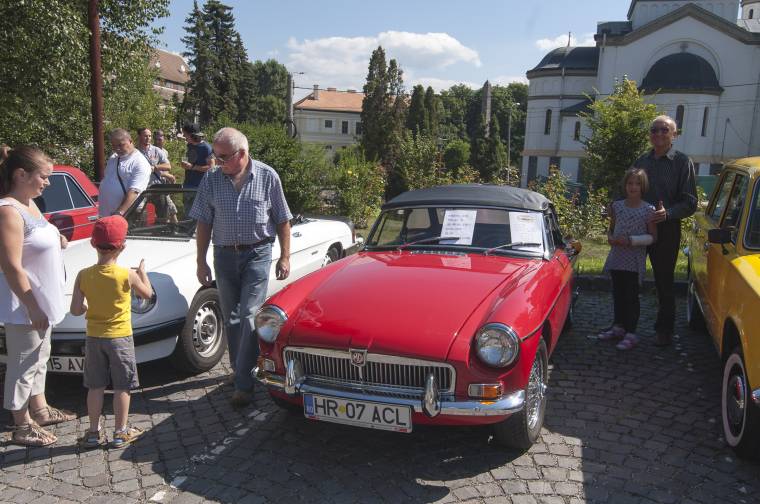 Különleges veterán járműveket lehetett megcsodálni Csíkszeredában