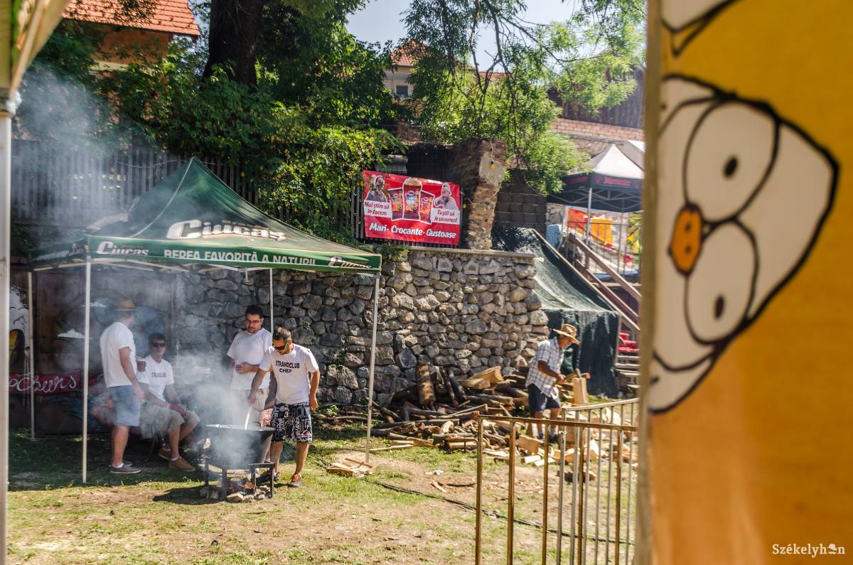 Idén sem marad el a jótékonysági főzés. Archív •  Fotó: Gecse Noémi