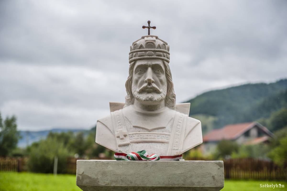Szent István király szobra •  Fotó: Veres Nándor