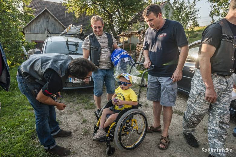Jótékonyság is jellemzi a motorosokat •  Fotó: Veres Nándor