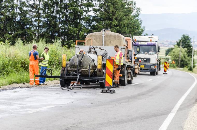 Felületi útkezelés Csíkszereda és Szépvíz között