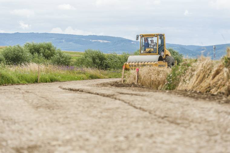 Mezei út felújítását támogatja a csíkszeredai önkormányzat