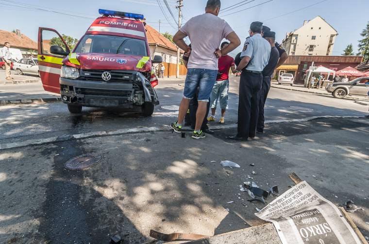 Rohammentősök szenvedtek balesetet