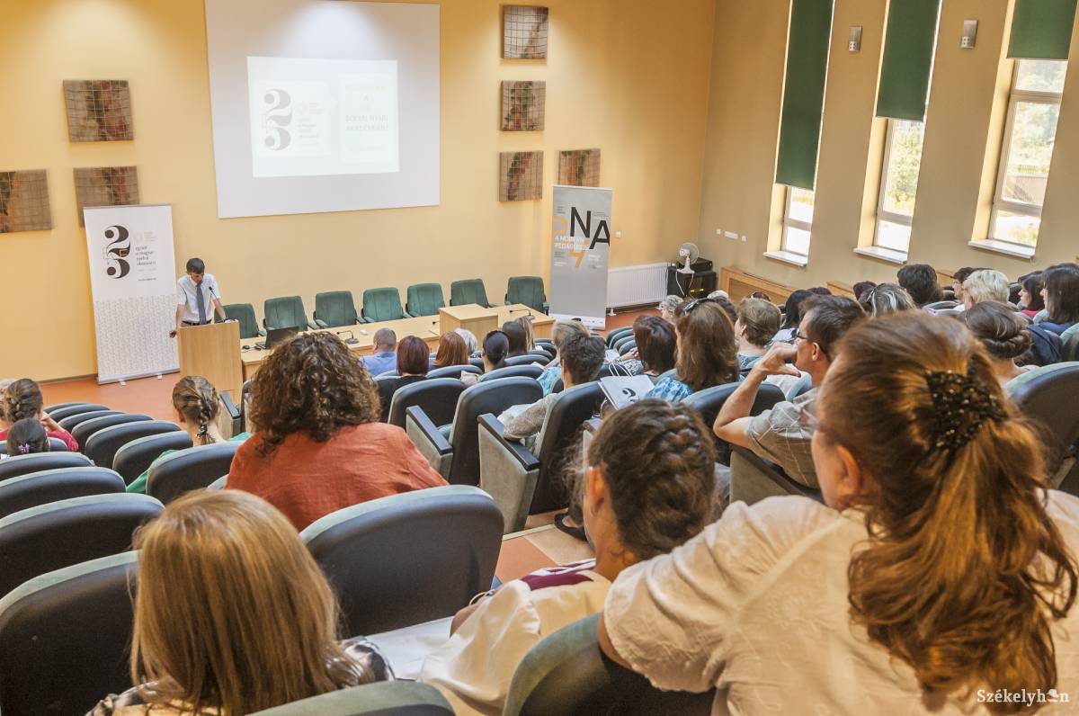 Továbbképzik a pedagógusokat a nyári akadémián. Archív •  Fotó: Veres Nándor