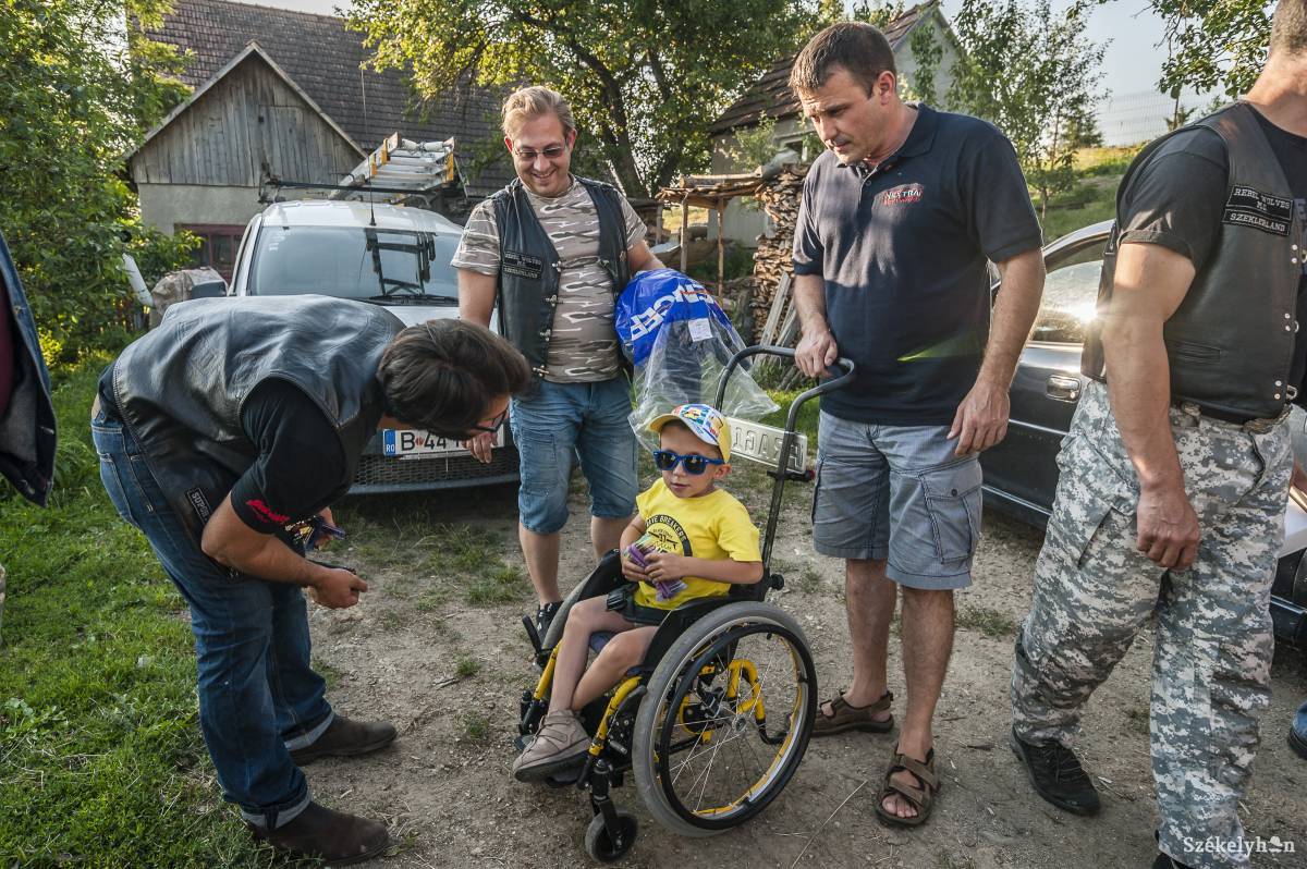 Jótékonyság is jellemzi a motorosokat •  Fotó: Veres Nándor