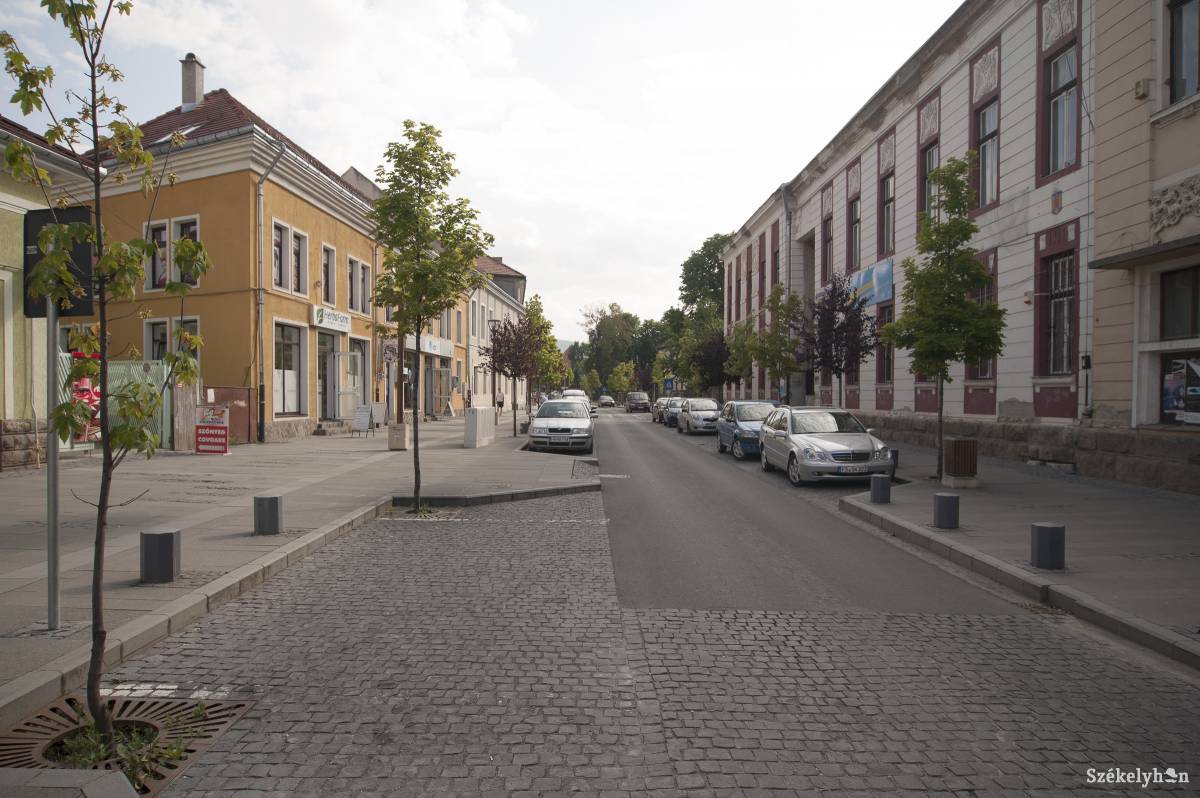 A csíkszeredai Petőfi utca •  Fotó: Veres Nándor