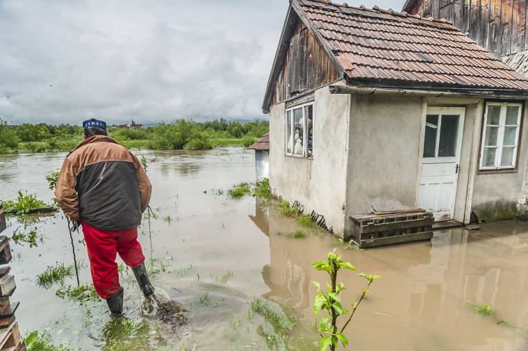 Harc az árral – Képriport Zsögödtől a Gyimesekig