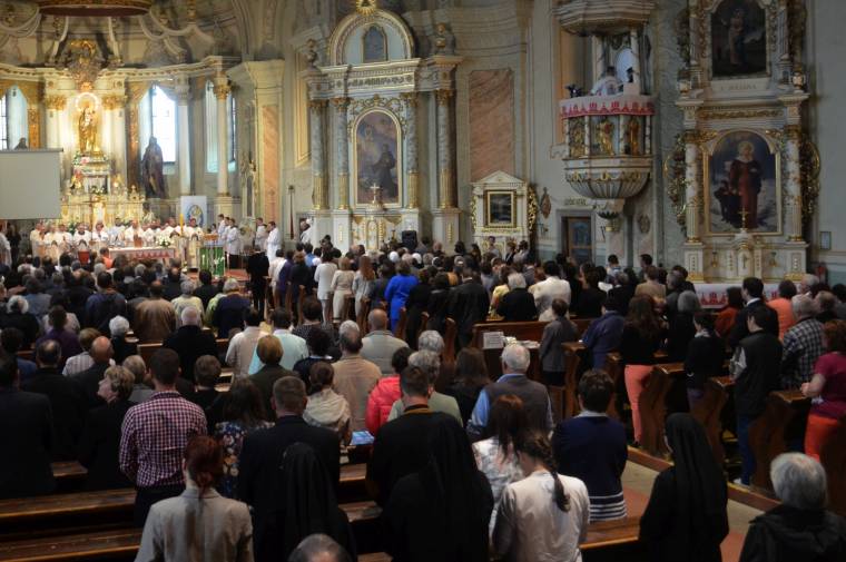 Pappá szentelték Hugó testvért