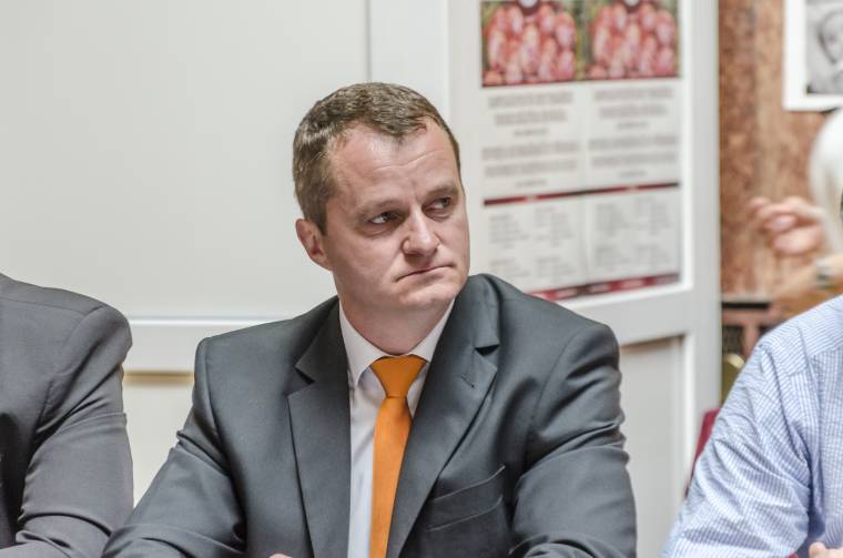 Alapfokon felmentették a vádak alól Mezei Jánost, Gyergyószentmiklós volt polgármesterét