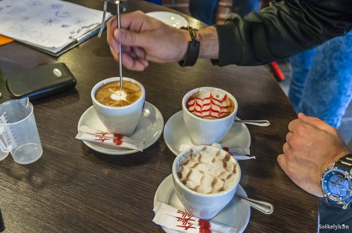 Hivatalosan is új foglalkozás például a barista, a különböző kávéfajták elkészítésével és felszolgálásával foglalkozó személy •  Fotó: Veres Nándor