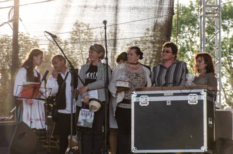 Pünkösdi forgatag jótékony zarándokokkal