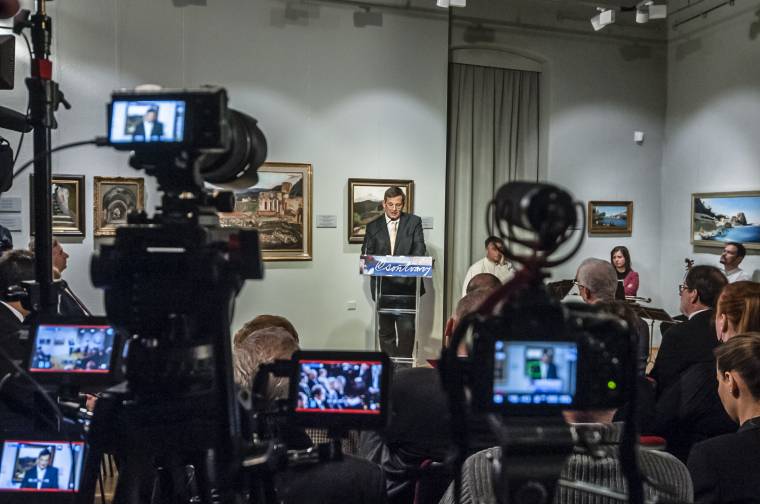 Csontváry összeköt bennünket