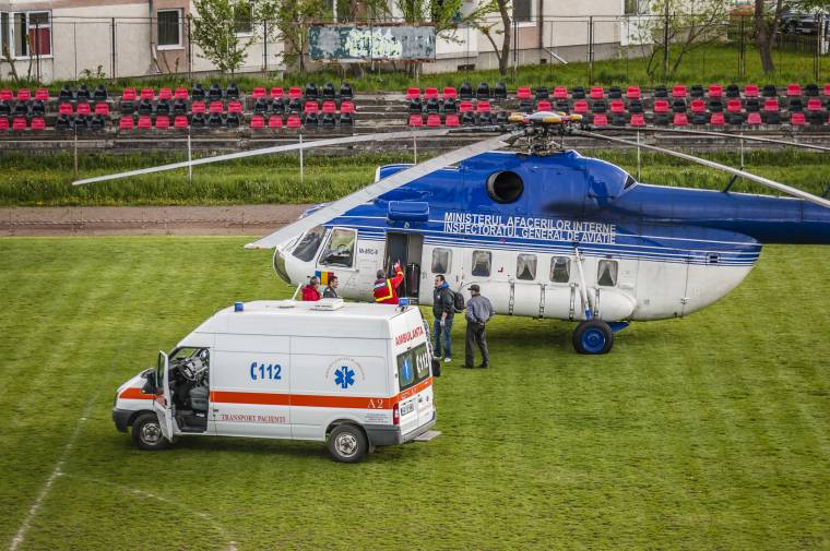 Már csak jó idő kell, és megjavítják az utat a helikopter-leszállópálya felé