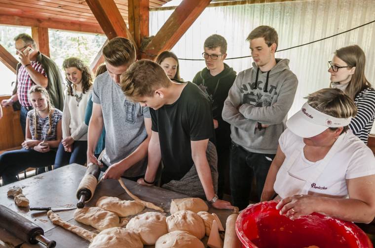 Megnézték hogyan készül a kürtőskalács