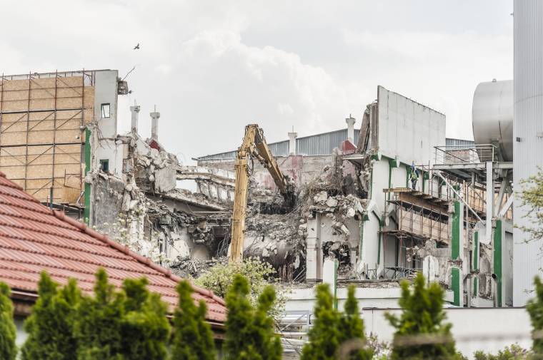 Bontanak a sörgyárnál