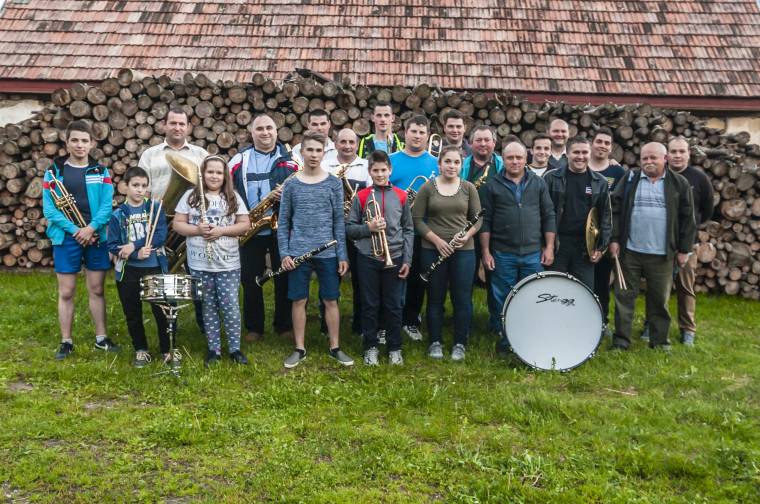 Szívvel-lélekkel zenélnek a csíkszentmártoni fúvósok