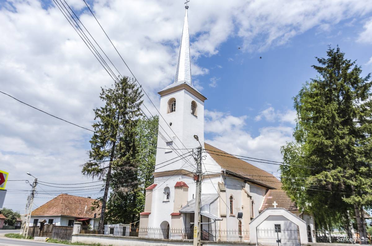 A csíkcsicsói Szent Antal-plébániatemplom. Archív &bullet;  Fotó: Gecse Noémi