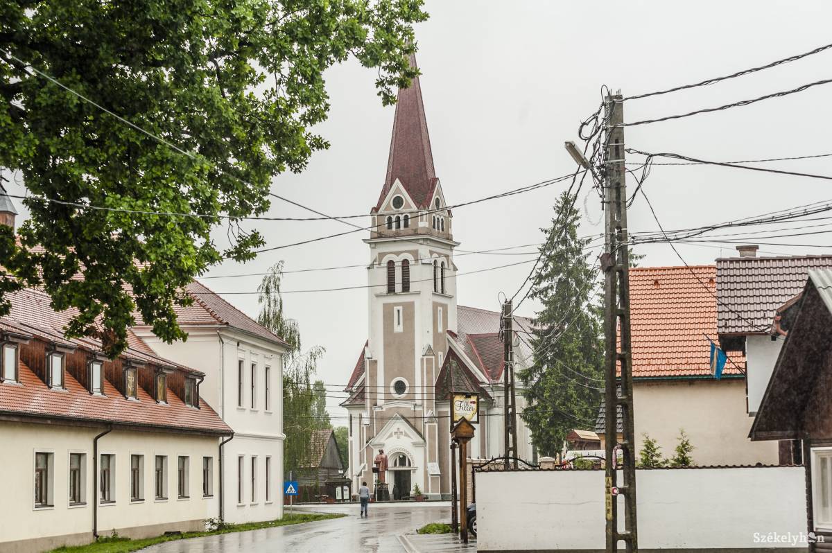 Jézus Szent Szíve tiszteletére szentelték fel a madéfalvi templomot. Ünnepre készülnek. Archív •  Fotó: Veres Nándor