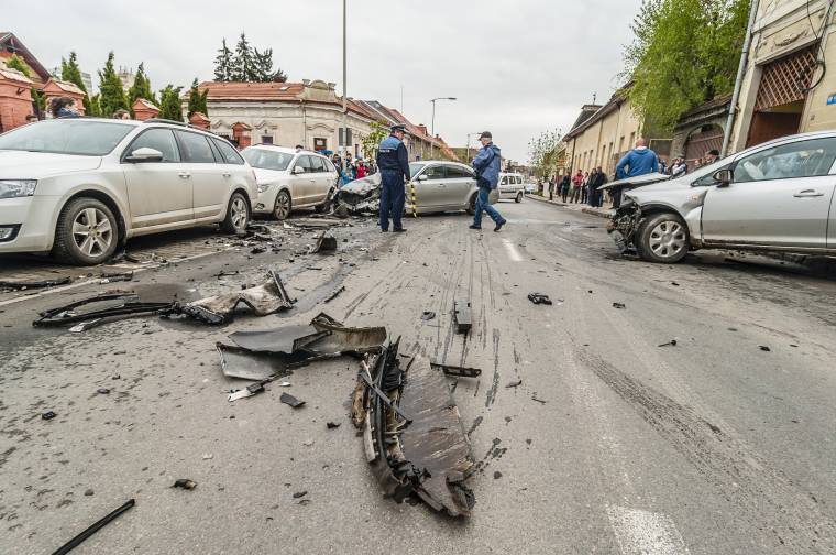 Bűncselekménynek minősül a hamisított alkatrészek használata a gépkocsijavítás során